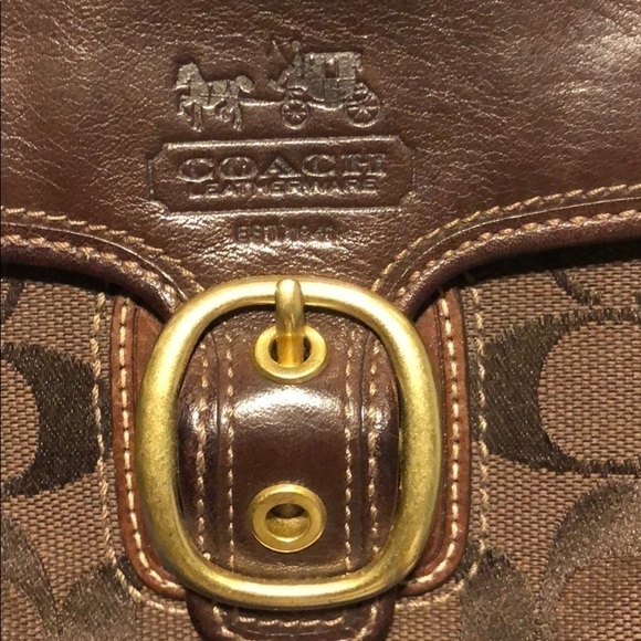[COACH] Brown Carly Wristlet - Picture 4 of 10
